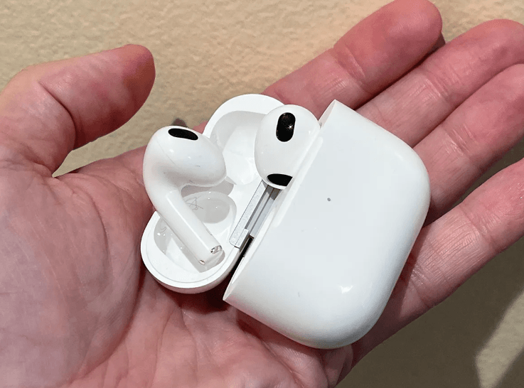 イヤホン AirPods 3 AirPods 3rd generation with Lightning Charging Case | iDestiny